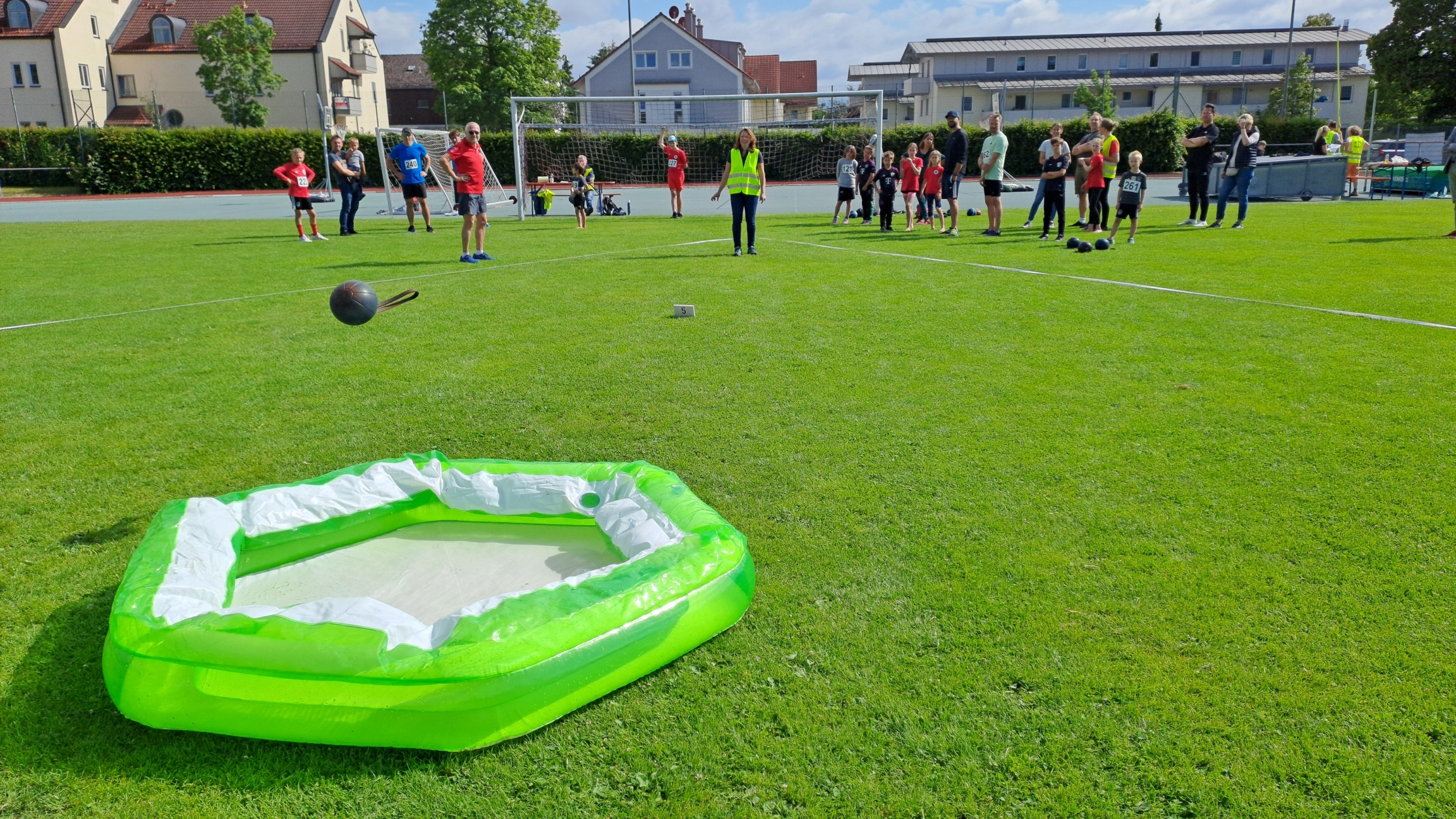 Schleuderballzielwurf im Sportabzeichentag