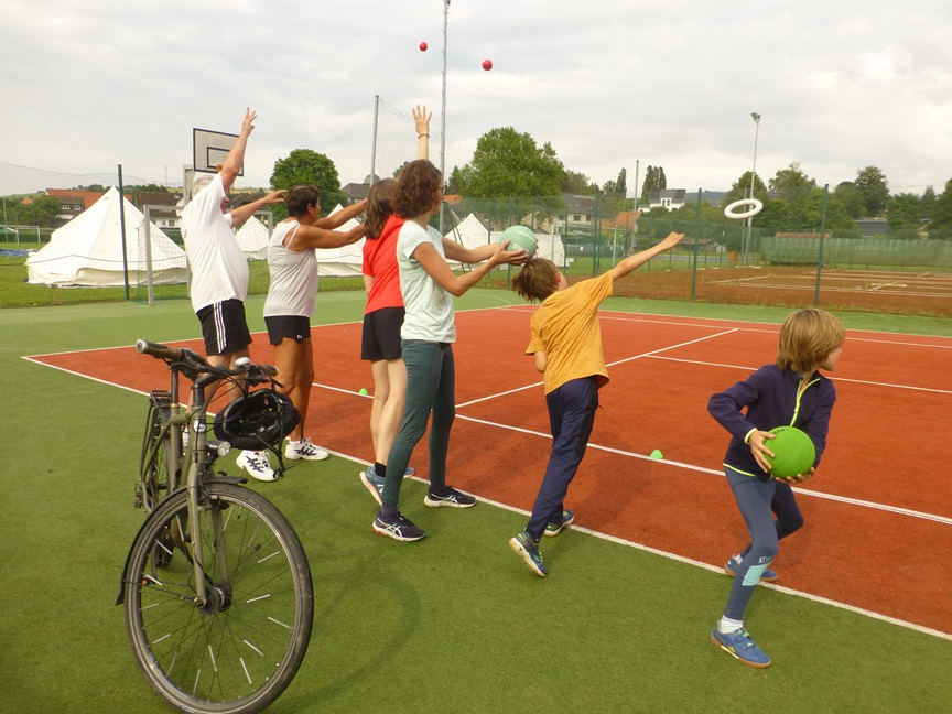 Von 7 bis 70: 6 Aktive aus 3 Generationen beim Sportabzeichen-Tag 2024