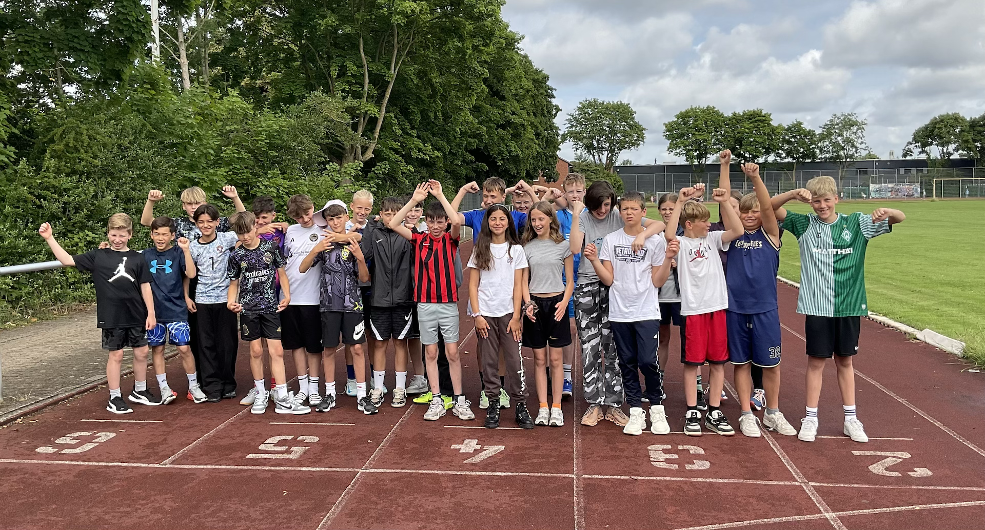 Erwerb des deutschen Sportabzeichens im Rahmen der Projektwoche der KGS Leeste