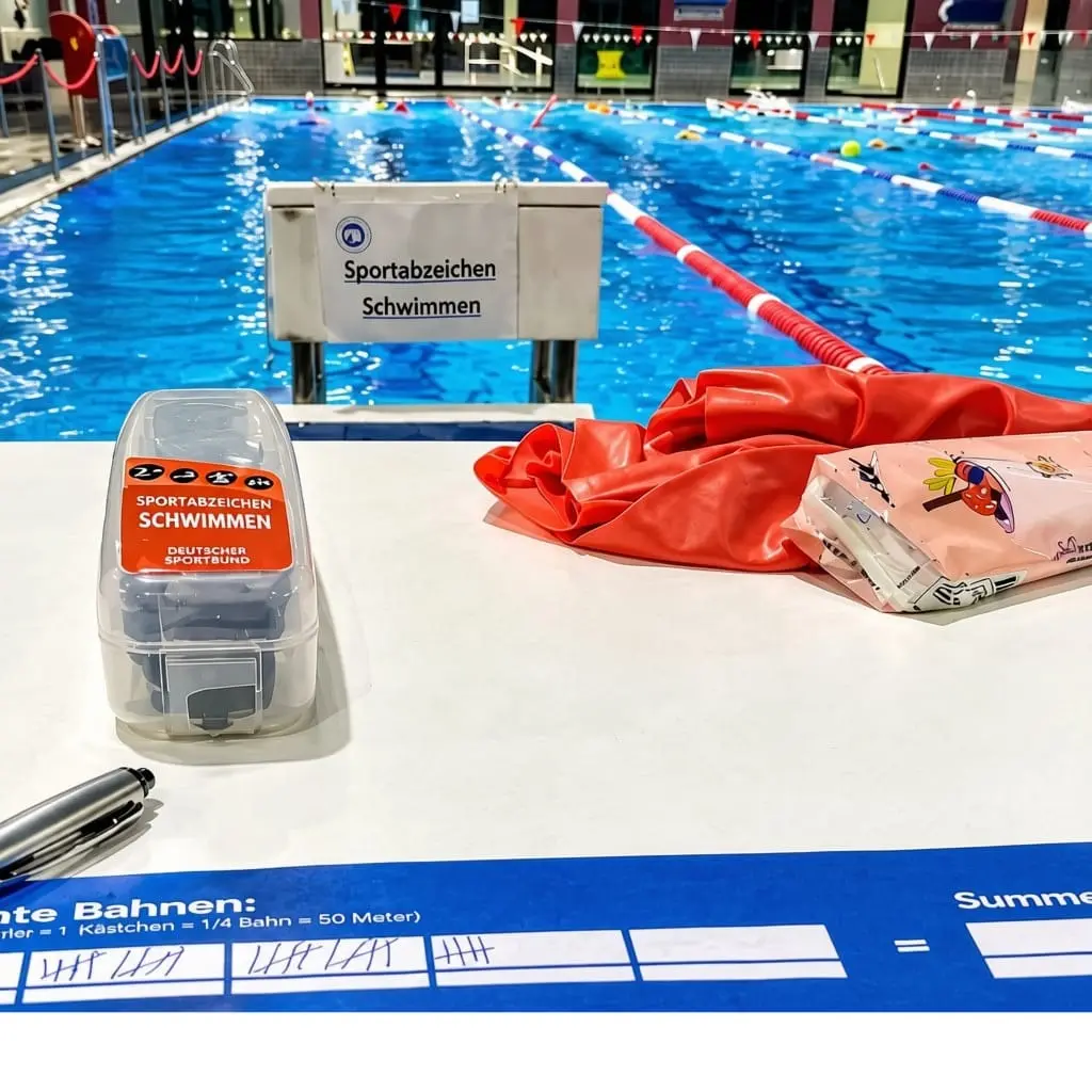 FSR schwimmt fürs Sportabzeichen